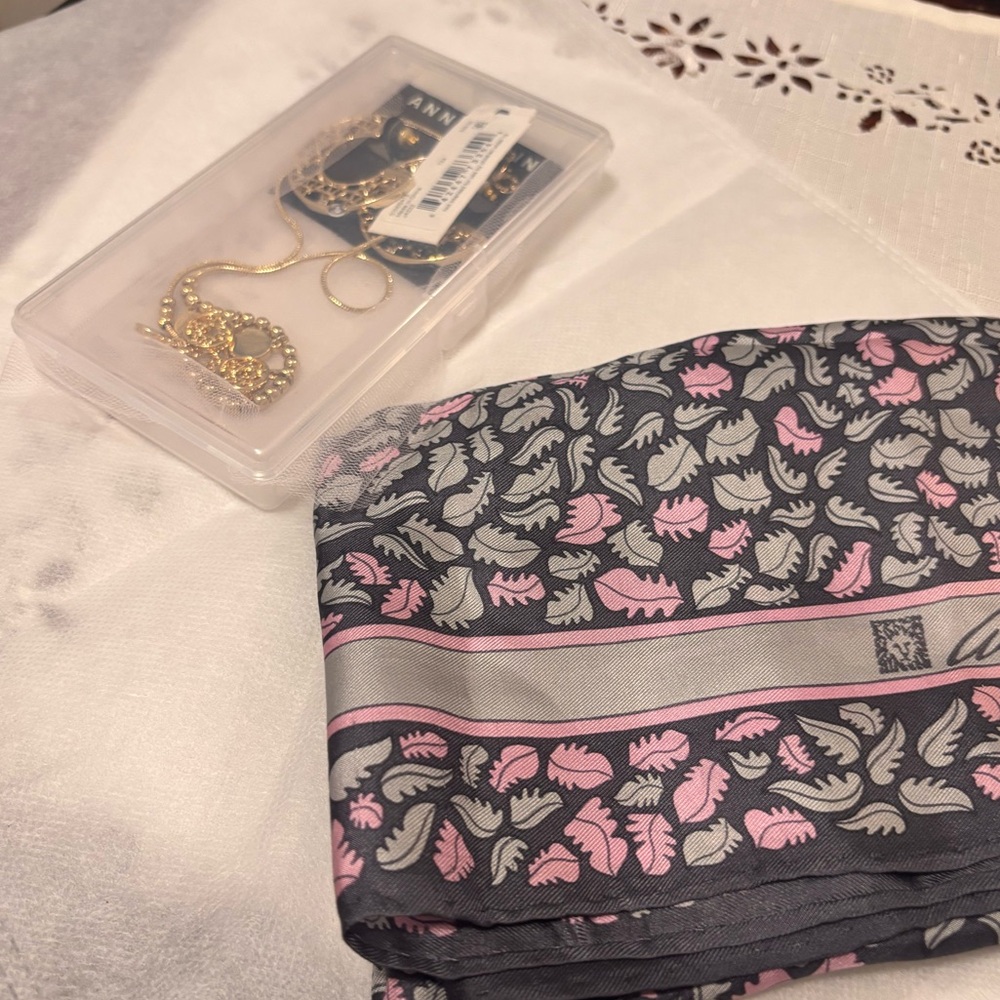 Anne Klein Bundle - Picture 14 of 14